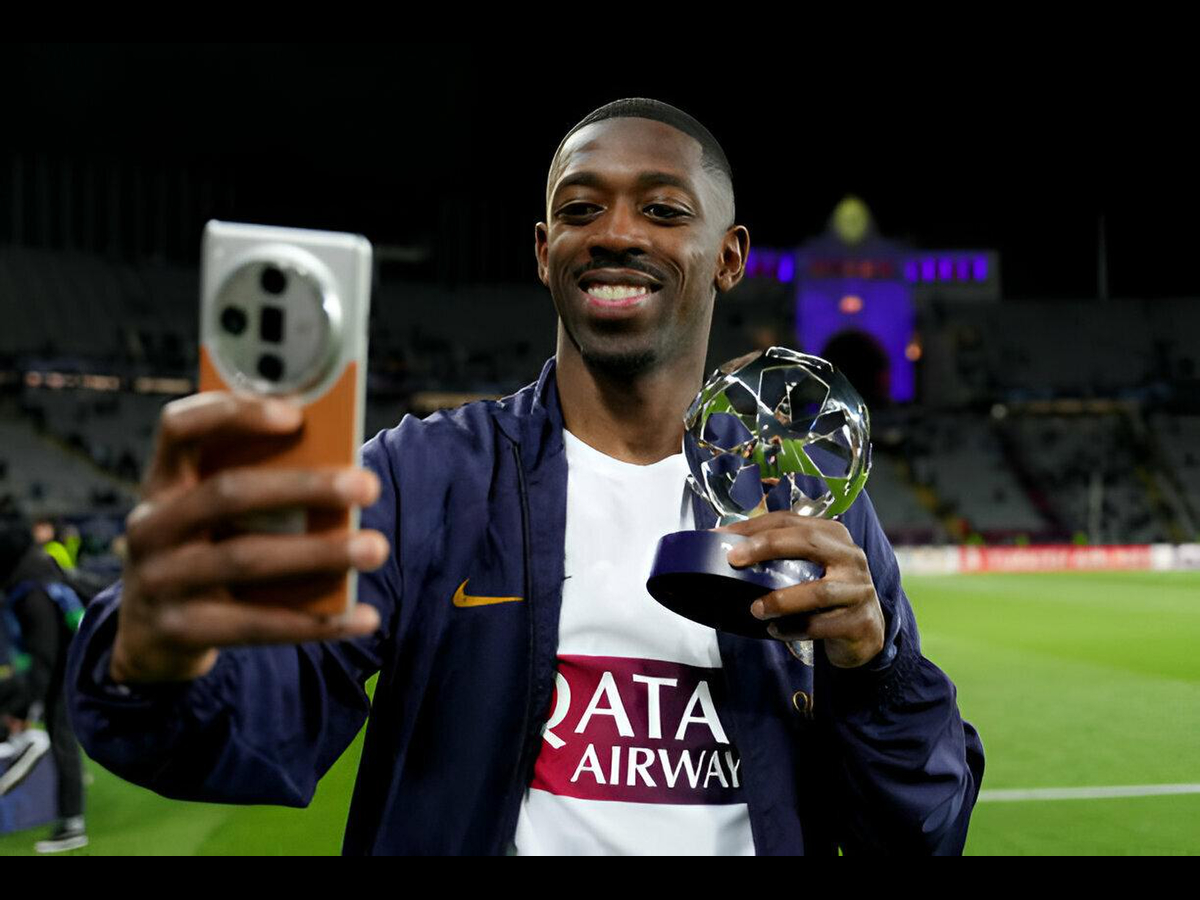 Ousmane Dembele phản ứng hài hước khi bị CĐV Barca la ó