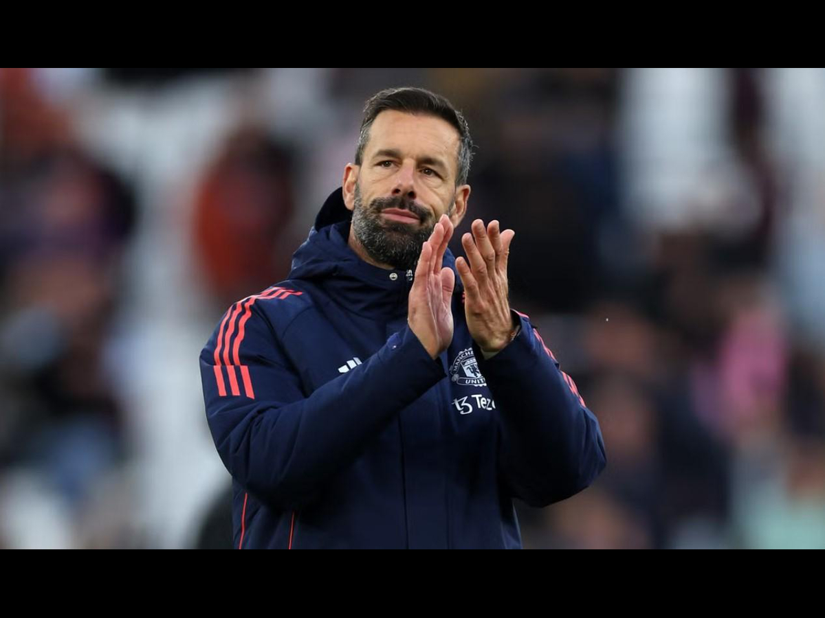 Van Nistelrooy trở lại Old Trafford tái ngộ MU