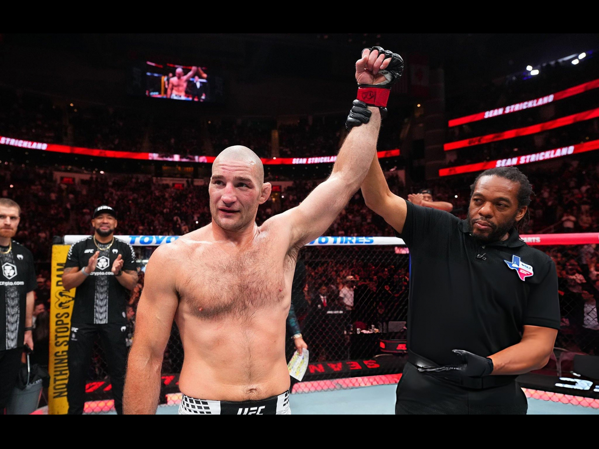 UFC Fight Night 267: Strickland xử đẹp Hernandez, thắng trận ...