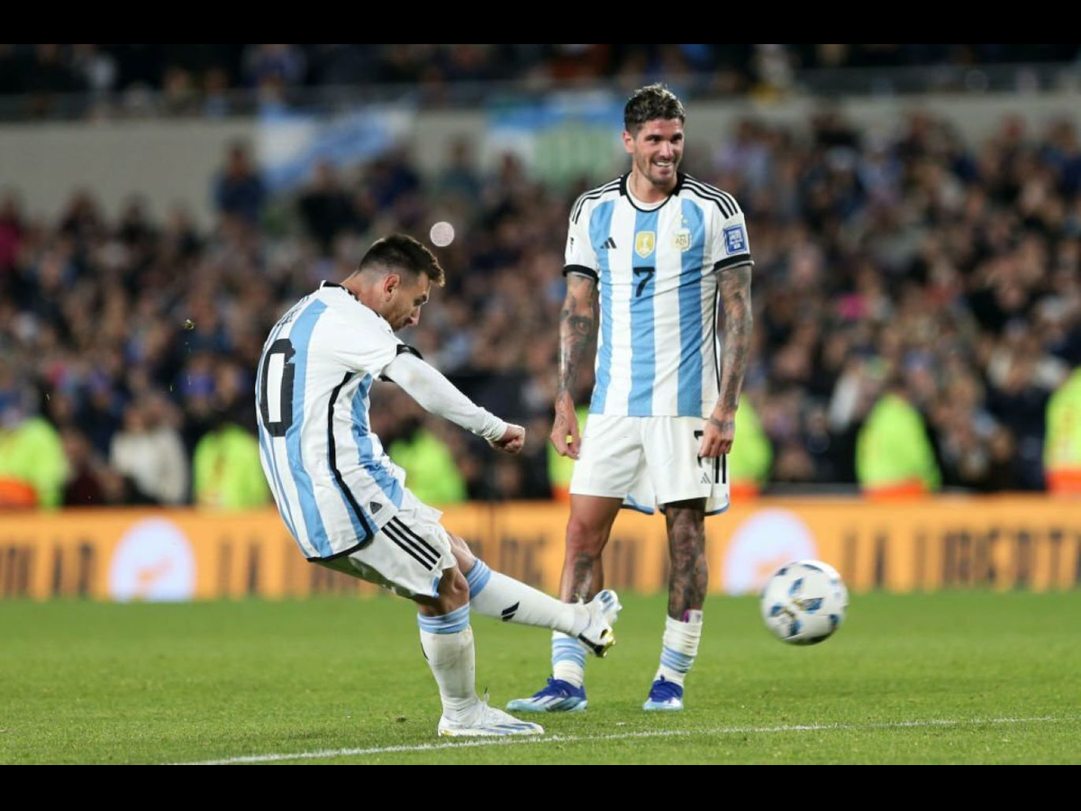 Kết quả Argentina vs Paraguay: Messi trở lại, siêu phẩm tuyệt mỹ