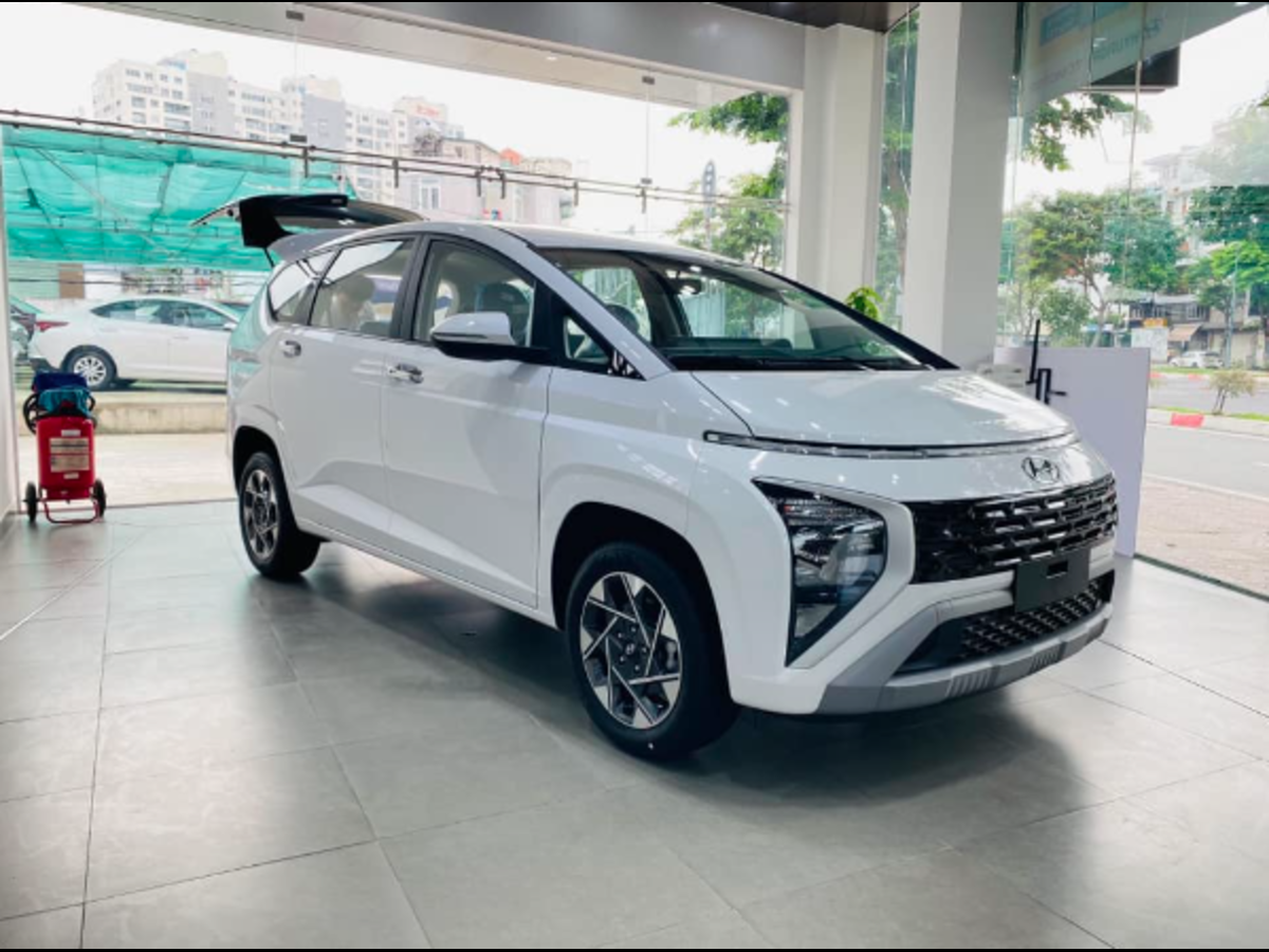 【Hieu Nguen】 Hyundai Stargazer giảm giá tới 100 triệu đồng, chờ xe lắp ráp