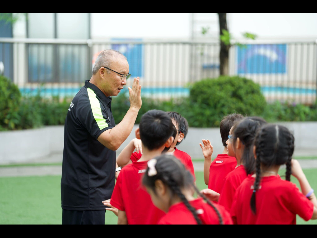 HLV Park Hang Seo trở lại Việt Nam, báo tin tuyệt vời giữa SEA Games