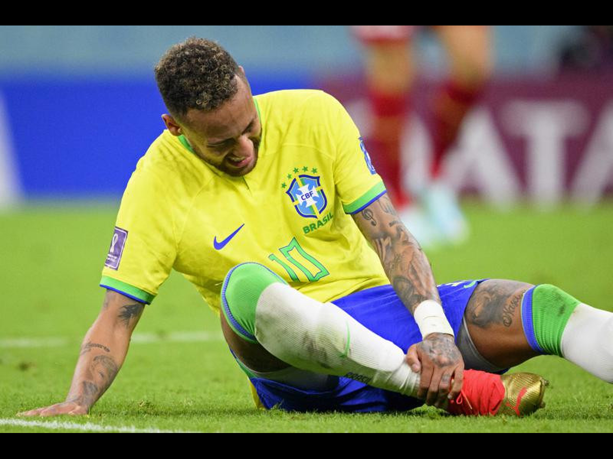 SỐC: Neymar chấn thương nặng, nghỉ hết World Cup?