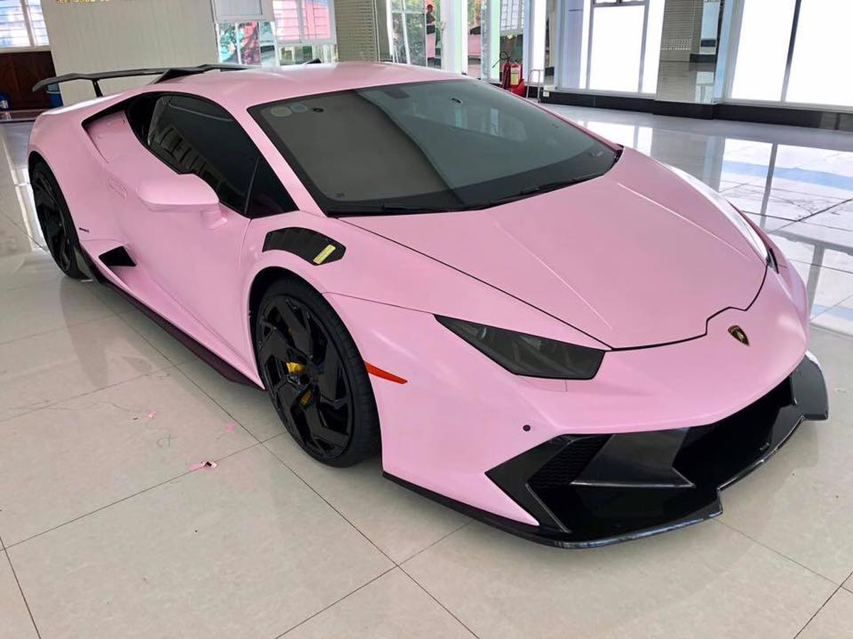 Đại gia Bạc Liêu độ Lamborghini Huracan màu hồng độc đáo