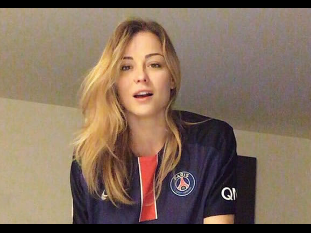 Vẻ đẹp nóng bỏng của nữ hậu vệ PSG