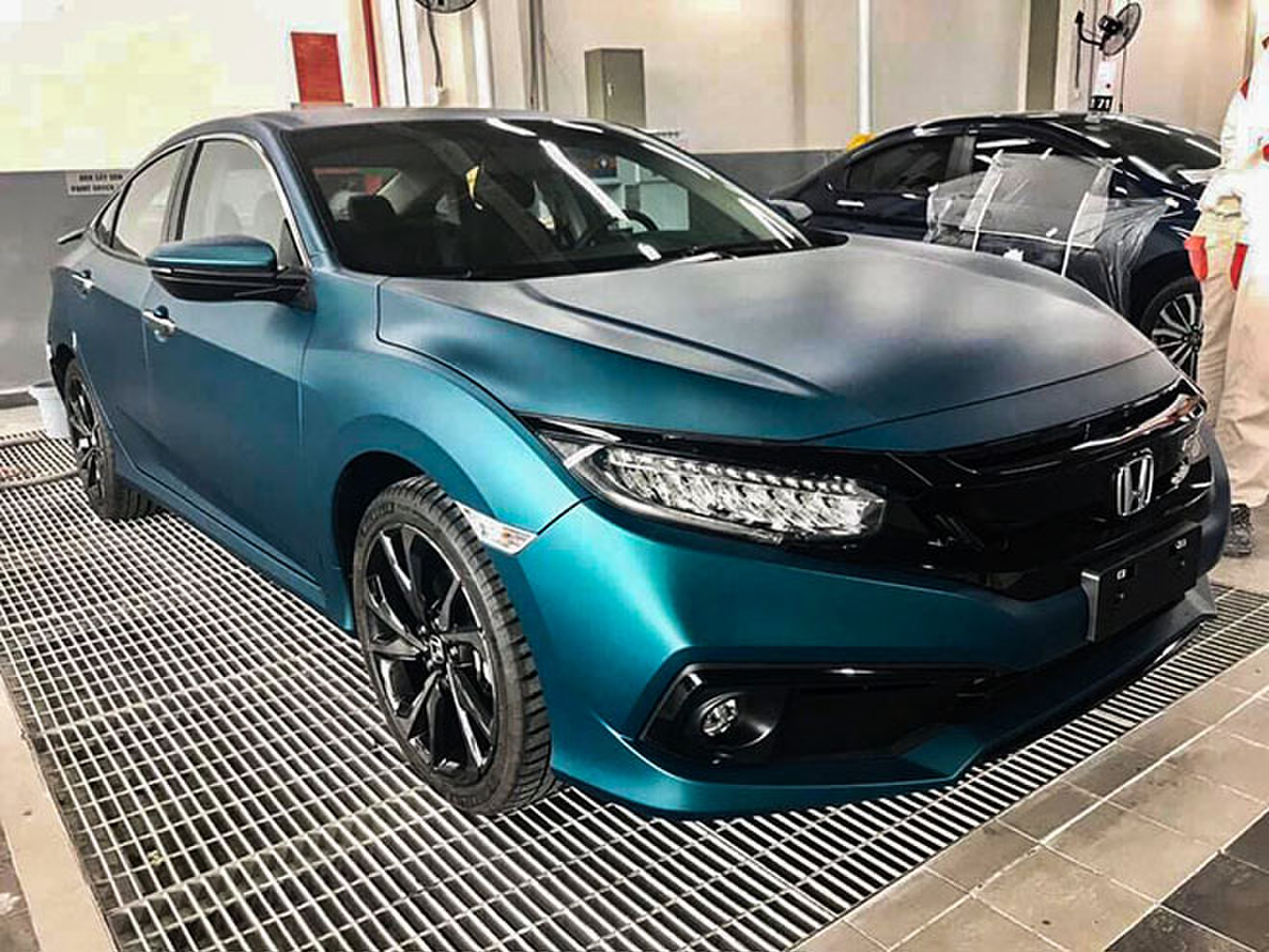 BMW i8 xanh ngọc độc nhất Việt Nam tái xuất sau tai nạn