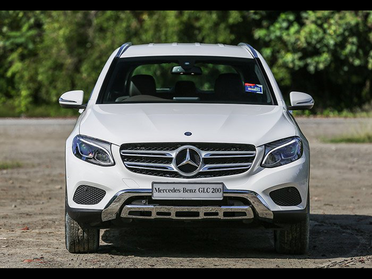 Nữ chủ nhân Mercedes GLC 200 bấm trúng biển số 4953 trong ngày đầu giảm  50 lệ phí trước bạ